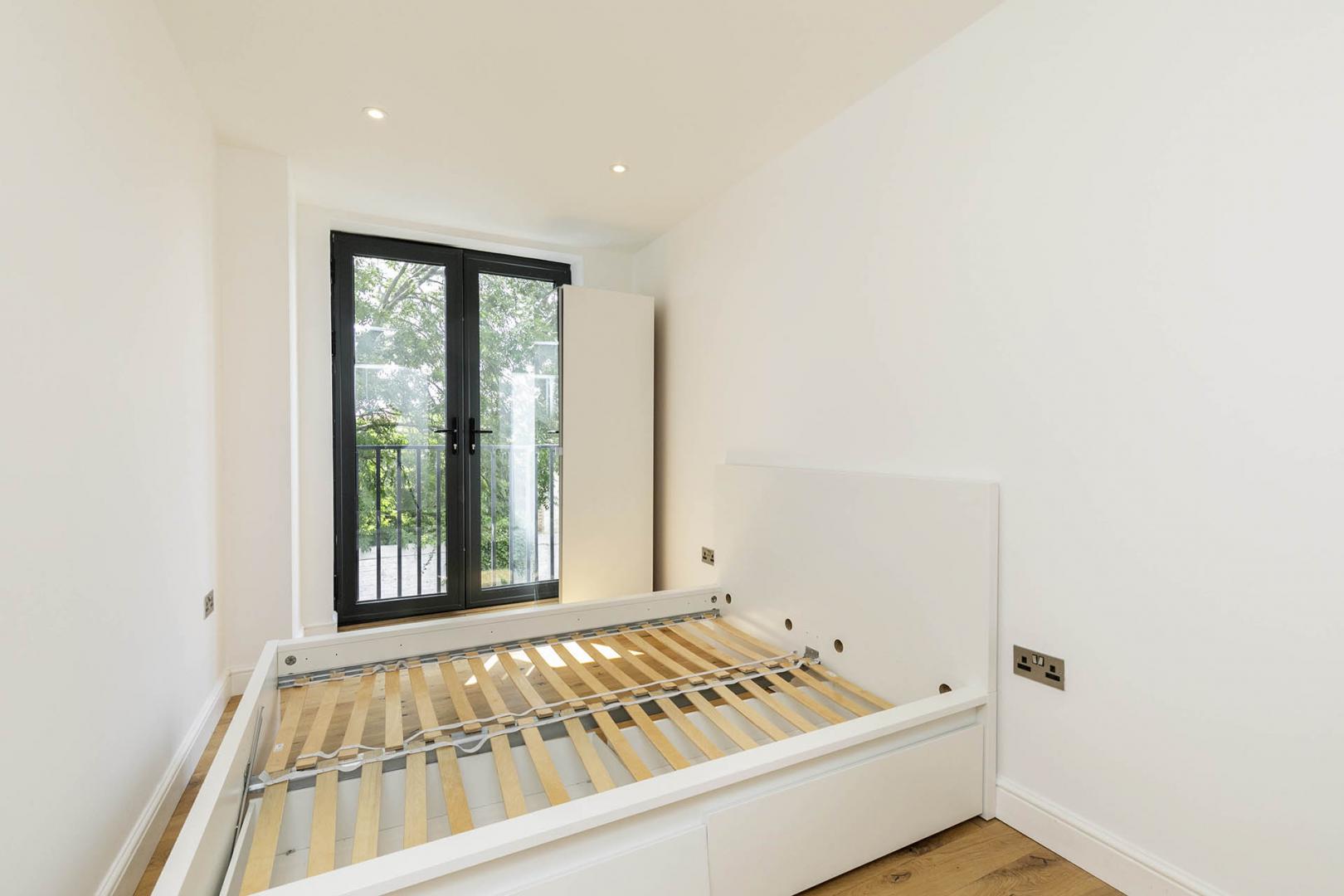 			3 Bedroom, 3 bath, 1 reception Apartment			 Dignam Close , Cricklewood